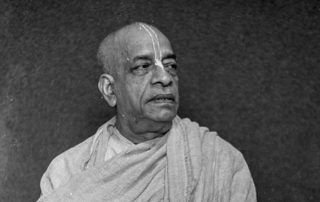 Srila-Swami-Maharaja-attains-the-dust-of-Vraja