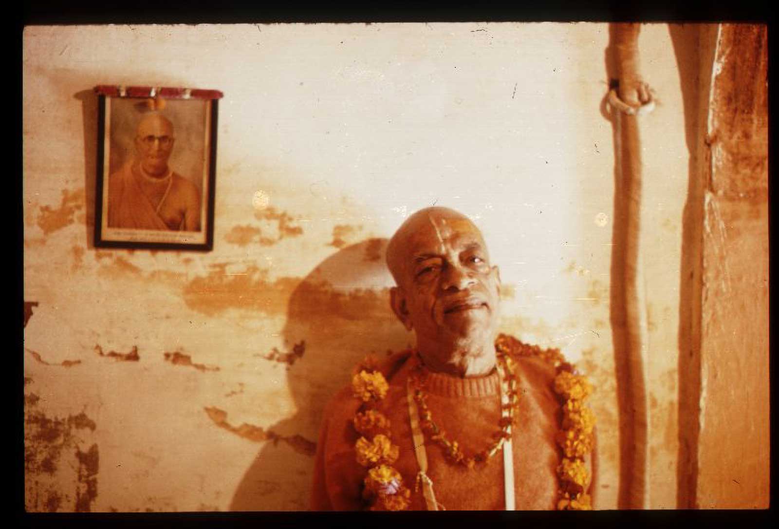 srila prabhupada in his bhajan kutira radha damodara