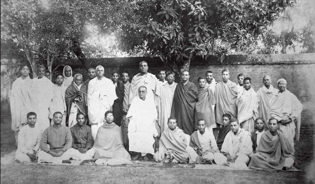 Travellers from Which Place? (Kaun Deśera Yātrī)