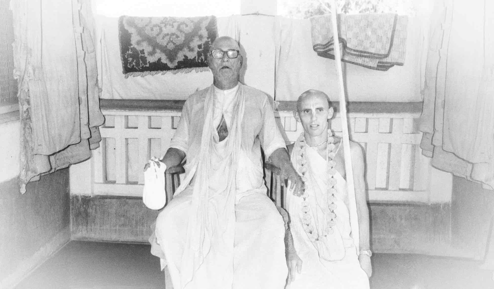 With My Head At His Feet - Swami B.K. Aranya Speaks about Srila Sridhara Maharaja