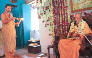 Śrī Ārati-Kīrtana Vivaraṇa - A Commentary on Śrīla Narasiṅgha Mahārāja’s Ārati Kīrtana