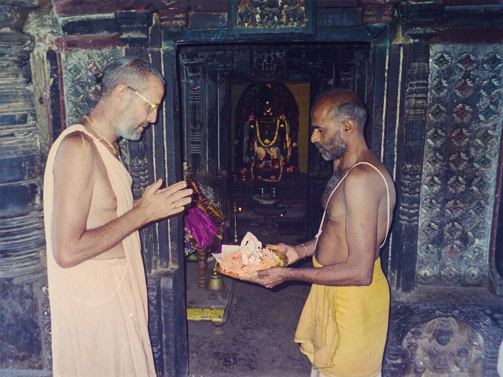 Swami Narasiṅgha and Śrī Narasiṁha 9 narasingha maharaja belvadi 2