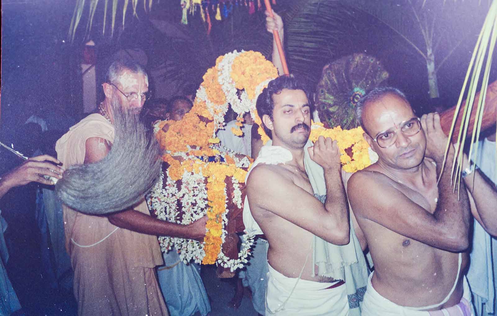 Swami Narasiṅgha and Śrī Narasiṁha 8 yoga vira narasimha in palki